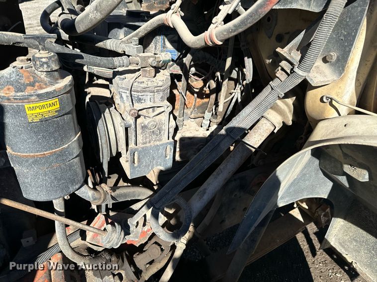 image for item OJ9418 1993 International 8100 feed delivery truck