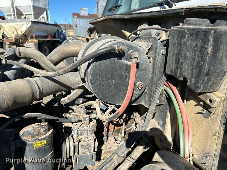 image for item OJ9418 1993 International 8100 feed delivery truck