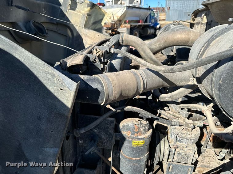 image for item OJ9418 1993 International 8100 feed delivery truck