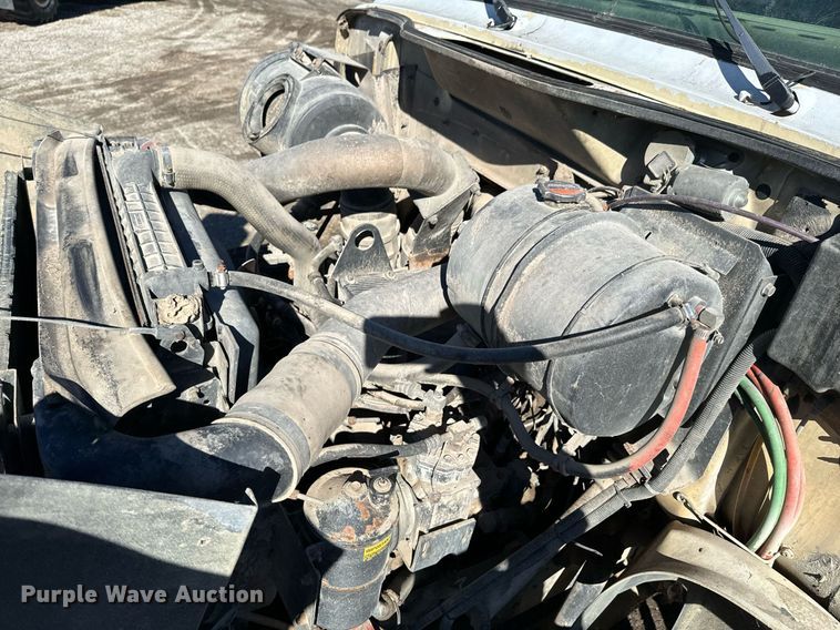 image for item OJ9418 1993 International 8100 feed delivery truck