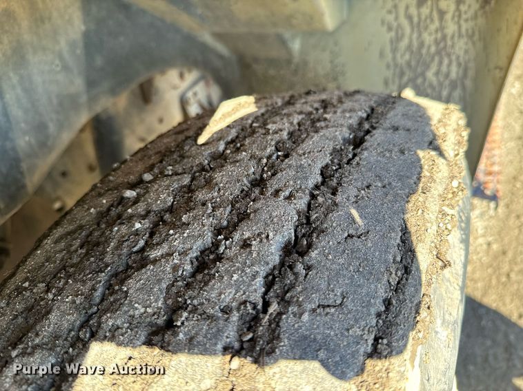 image for item OJ9418 1993 International 8100 feed delivery truck