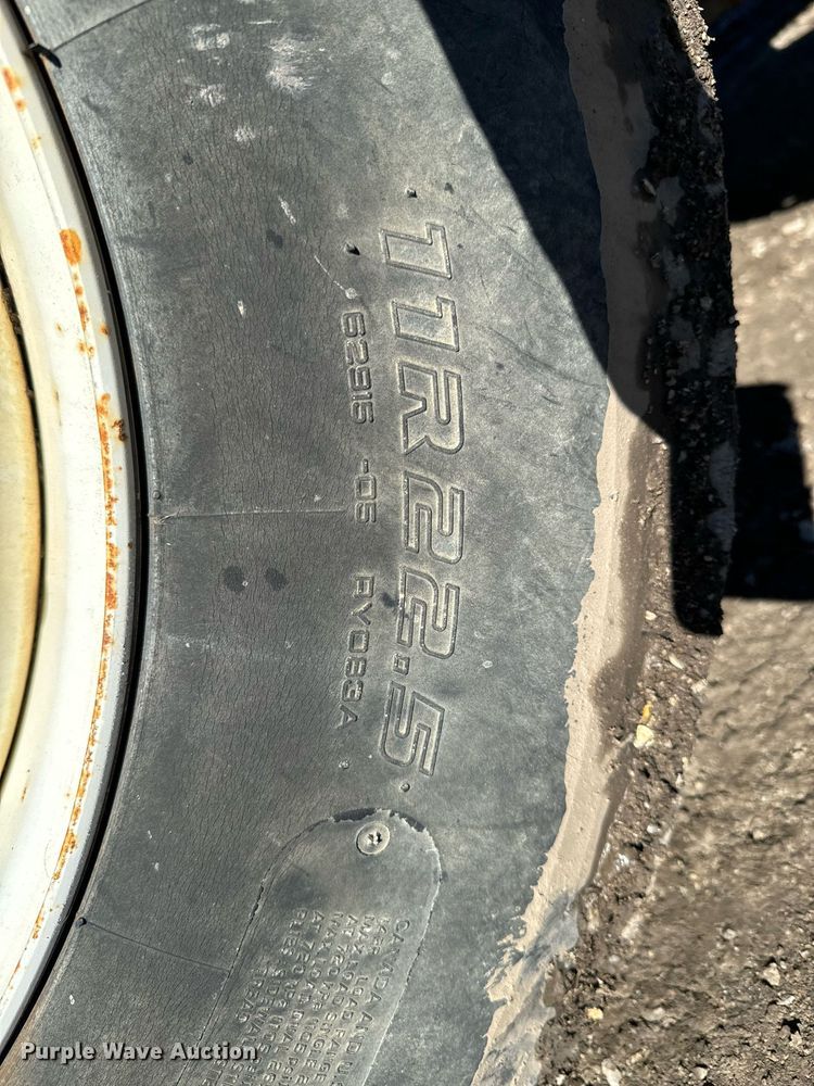 image for item OJ9418 1993 International 8100 feed delivery truck