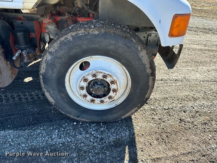 image for item OJ9418 1993 International 8100 feed delivery truck