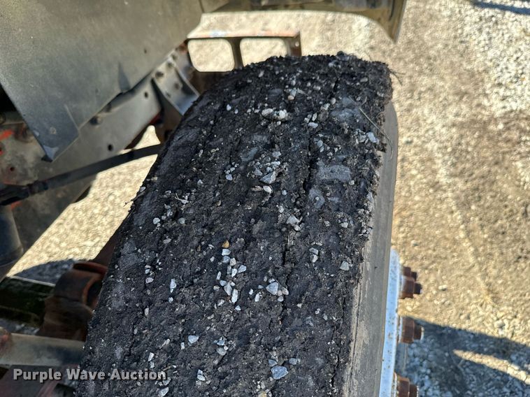 image for item OJ9418 1993 International 8100 feed delivery truck