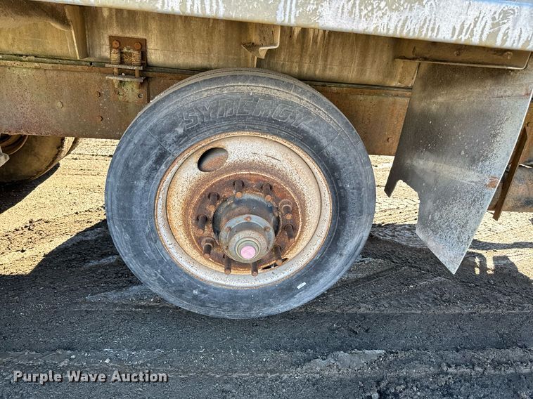 image for item OJ9418 1993 International 8100 feed delivery truck