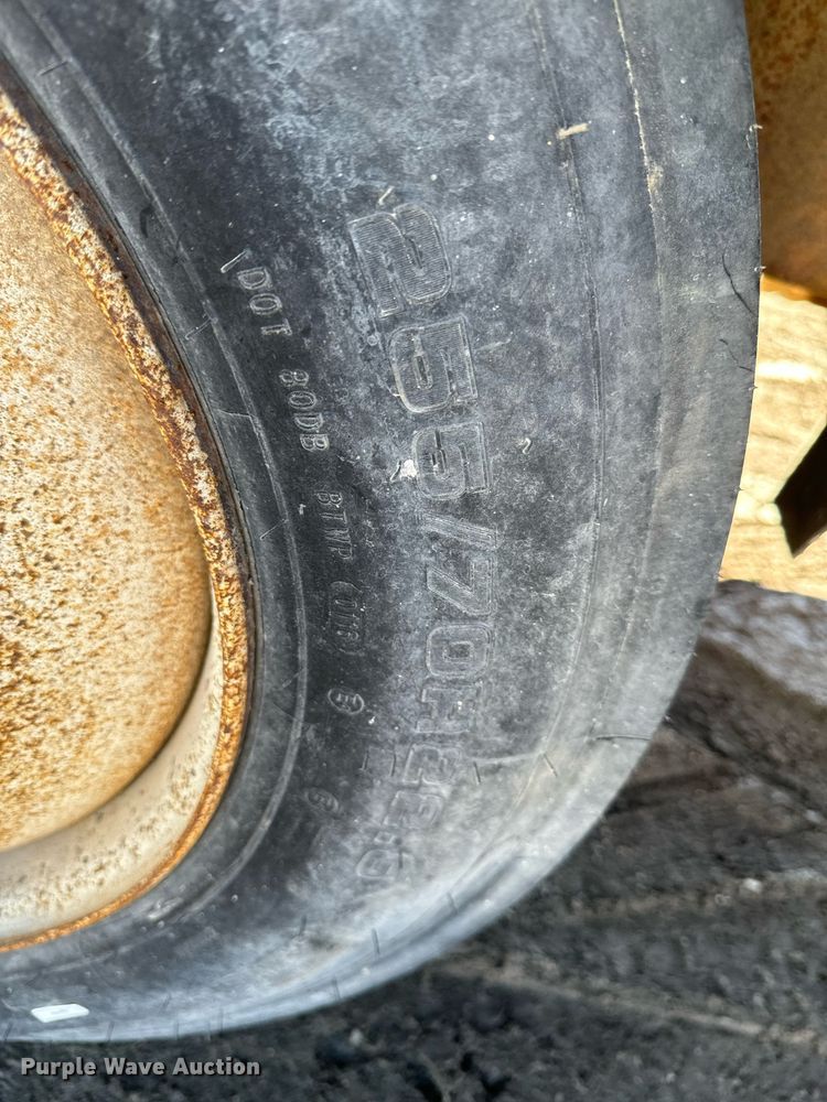 image for item OJ9418 1993 International 8100 feed delivery truck