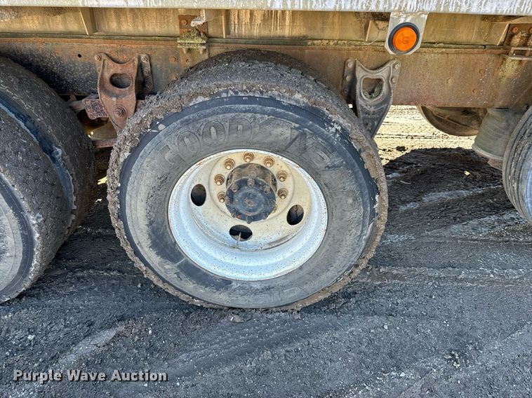 image for item OJ9418 1993 International 8100 feed delivery truck