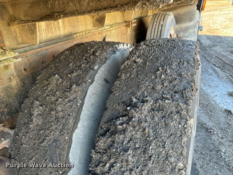 image for item OJ9418 1993 International 8100 feed delivery truck