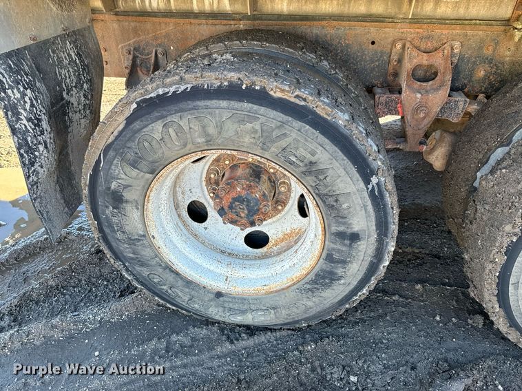 image for item OJ9418 1993 International 8100 feed delivery truck