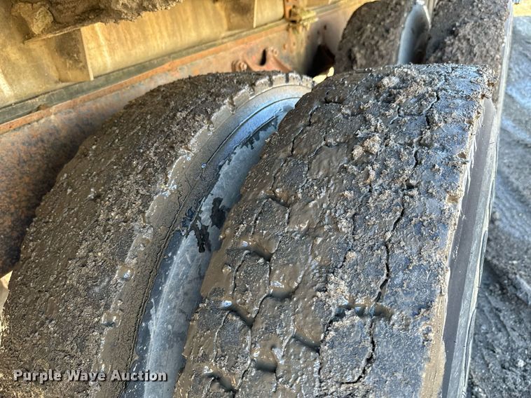 image for item OJ9418 1993 International 8100 feed delivery truck