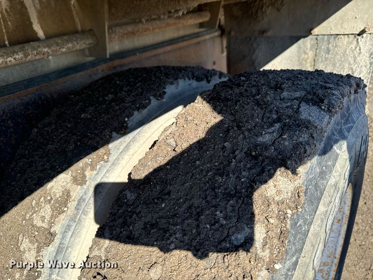 image for item OJ9418 1993 International 8100 feed delivery truck