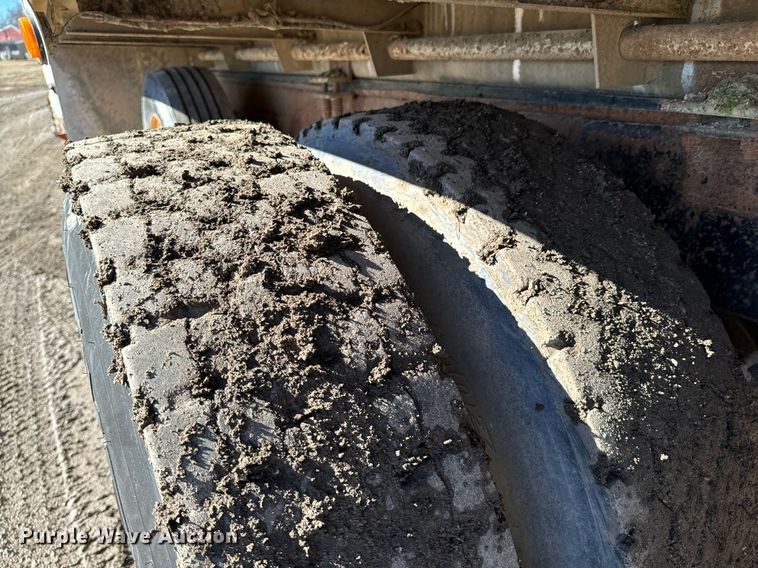 image for item OJ9418 1993 International 8100 feed delivery truck