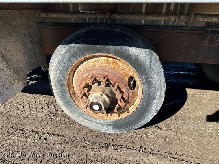 image for item OJ9418 1993 International 8100 feed delivery truck