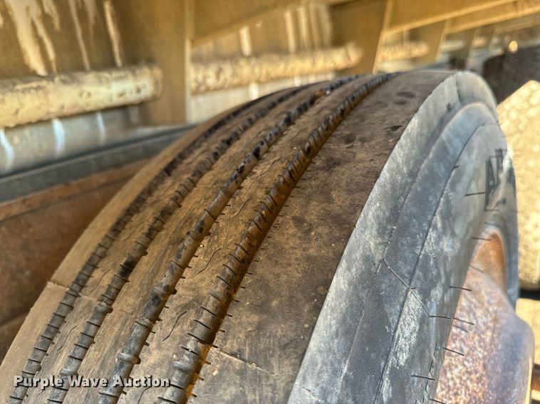 image for item OJ9418 1993 International 8100 feed delivery truck