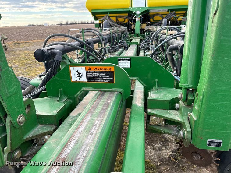 image for item OJ9438 John Deere 1770NT no-till planter