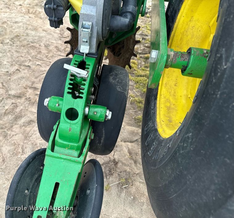 image for item OJ9438 John Deere 1770NT no-till planter