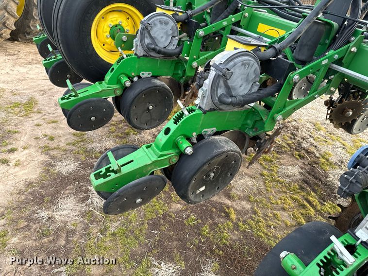image for item OJ9438 John Deere 1770NT no-till planter