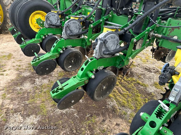 image for item OJ9438 John Deere 1770NT no-till planter