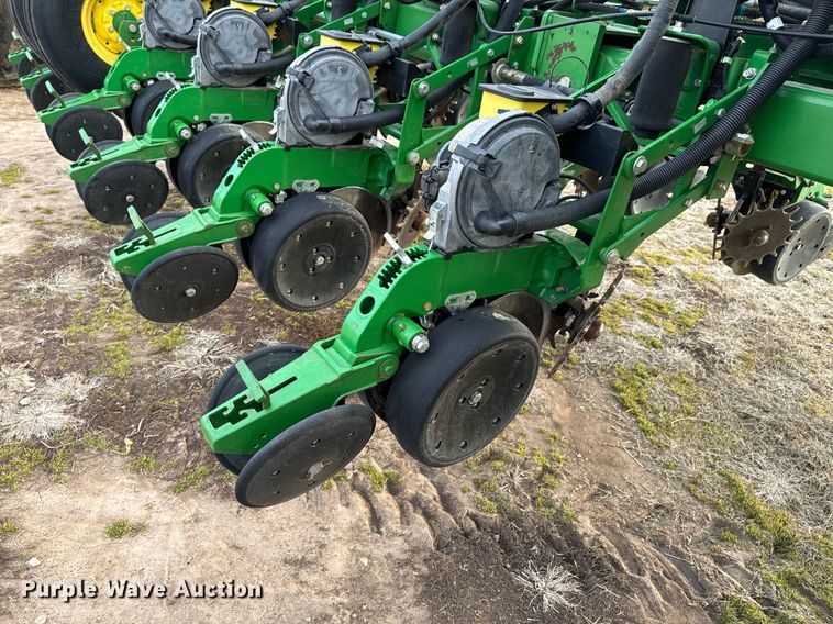 image for item OJ9438 John Deere 1770NT no-till planter