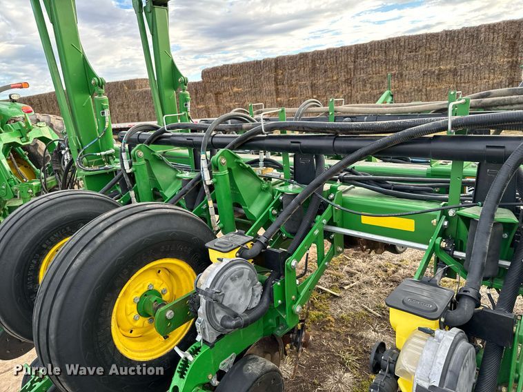 image for item OJ9438 John Deere 1770NT no-till planter