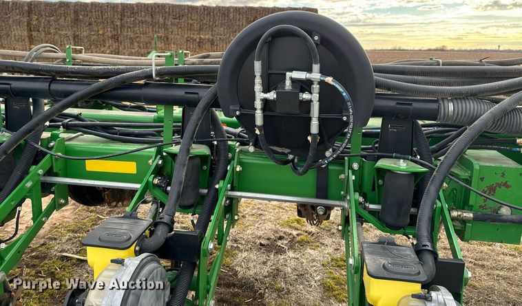 image for item OJ9438 John Deere 1770NT no-till planter