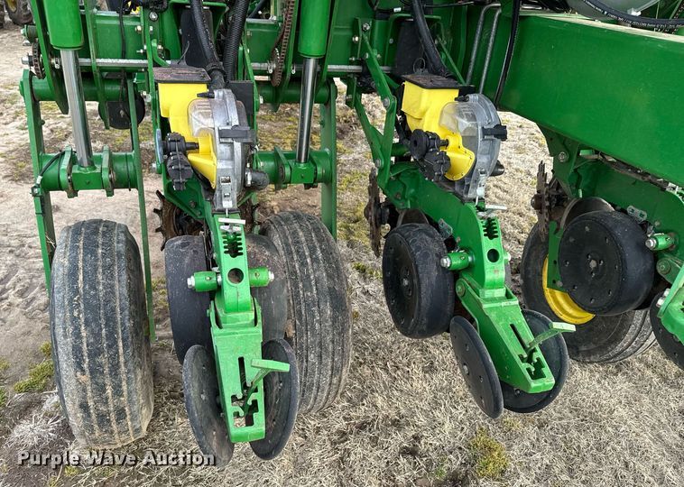 image for item OJ9438 John Deere 1770NT no-till planter
