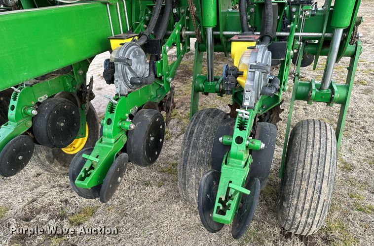 image for item OJ9438 John Deere 1770NT no-till planter