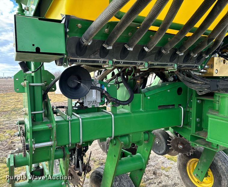 image for item OJ9438 John Deere 1770NT no-till planter