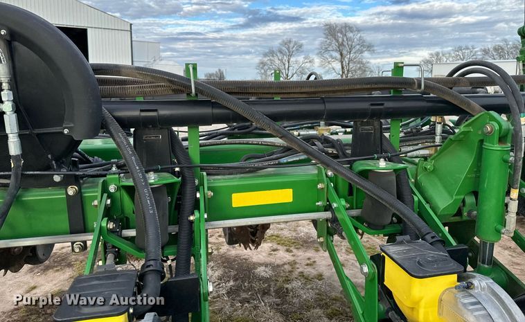 image for item OJ9438 John Deere 1770NT no-till planter