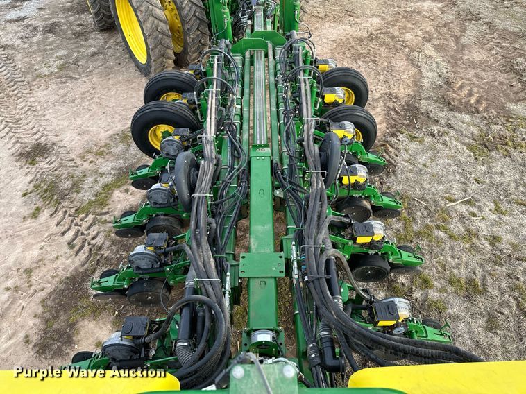 image for item OJ9438 John Deere 1770NT no-till planter