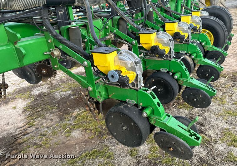 image for item OJ9438 John Deere 1770NT no-till planter