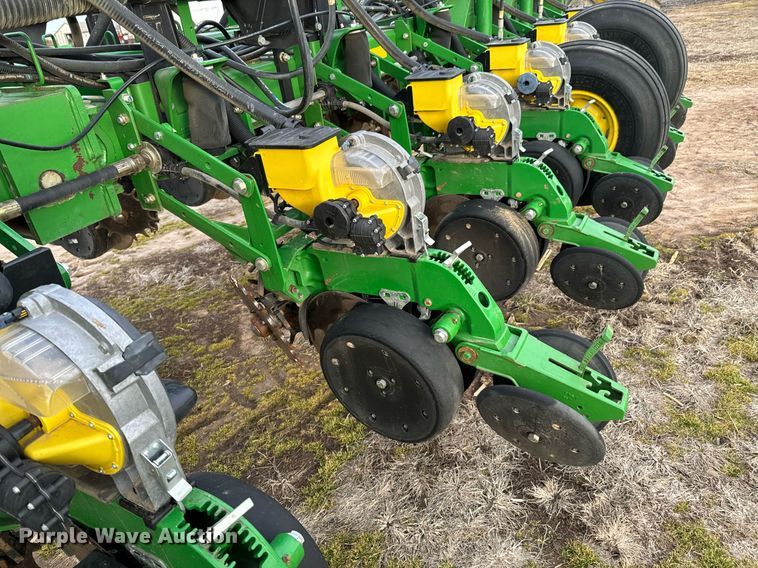 image for item OJ9438 John Deere 1770NT no-till planter