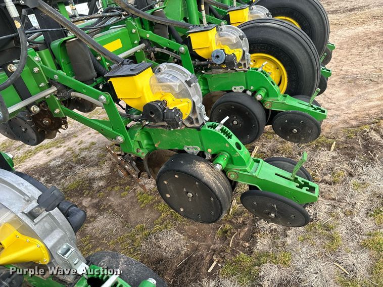 image for item OJ9438 John Deere 1770NT no-till planter