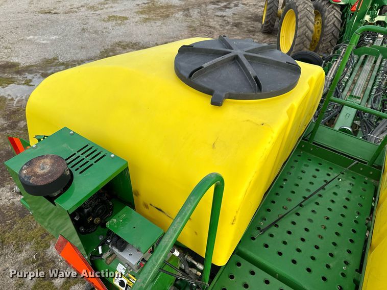 image for item OJ9438 John Deere 1770NT no-till planter