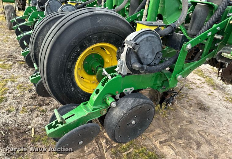 image for item OJ9438 John Deere 1770NT no-till planter