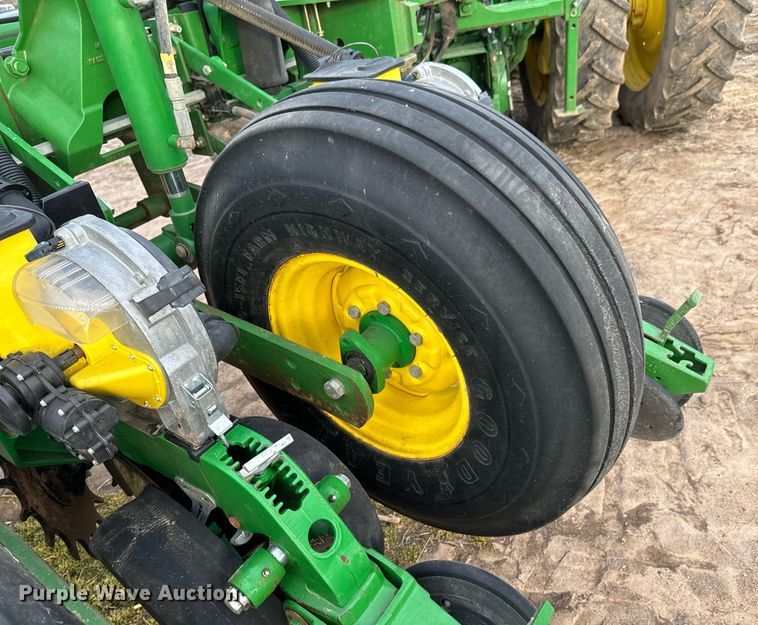 image for item OJ9438 John Deere 1770NT no-till planter