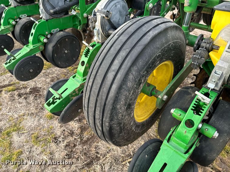 image for item OJ9438 John Deere 1770NT no-till planter