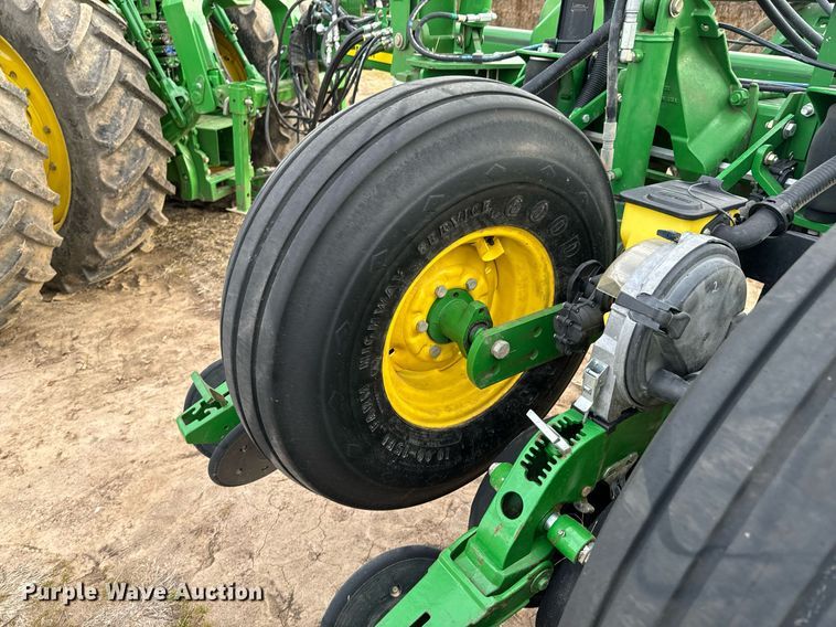 image for item OJ9438 John Deere 1770NT no-till planter