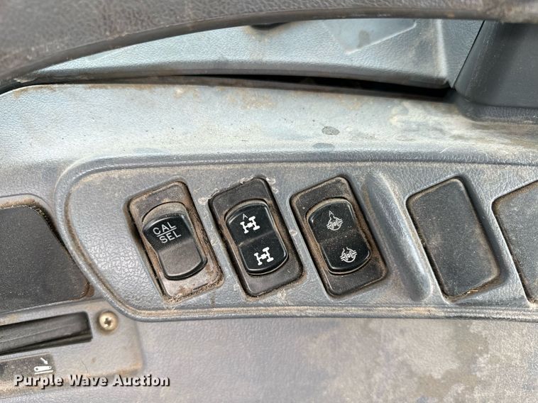 image for item OM9820 2005 New Holland  TS115A MFWD tractor