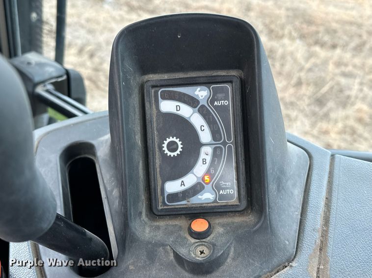 image for item OM9820 2005 New Holland  TS115A MFWD tractor