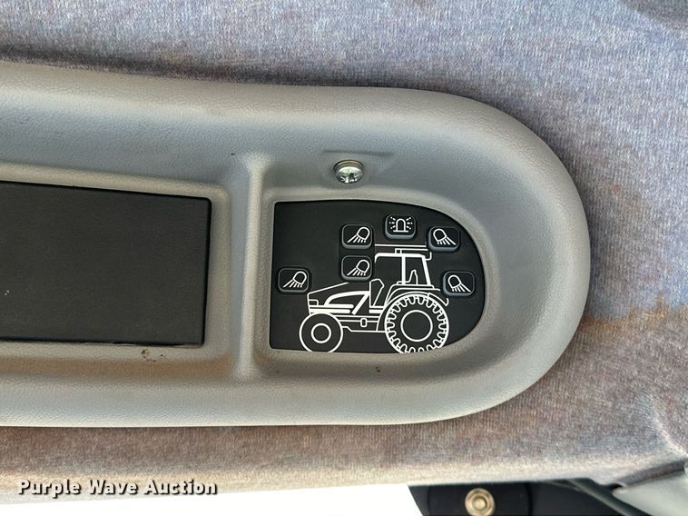 image for item OM9820 2005 New Holland  TS115A MFWD tractor