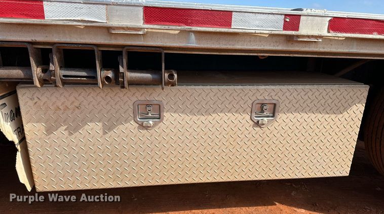 image for item DG4250 2006 Transcraft drop deck trailer