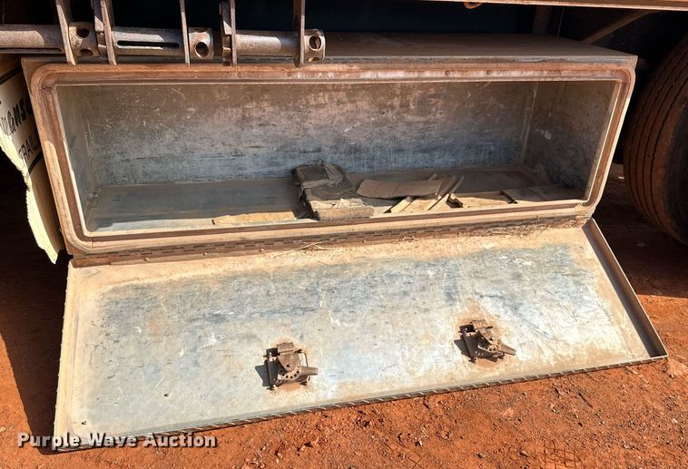 image for item DG4250 2006 Transcraft drop deck trailer