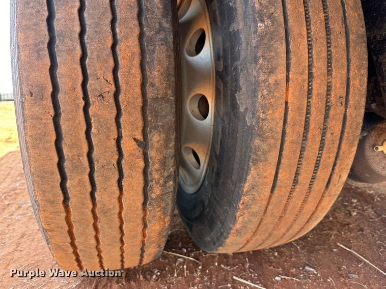 image for item DG4250 2006 Transcraft drop deck trailer