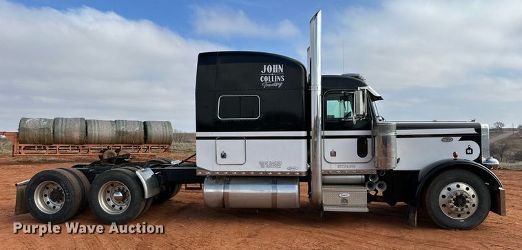 image for item DG4251 2004 Peterbilt 379 semi truck