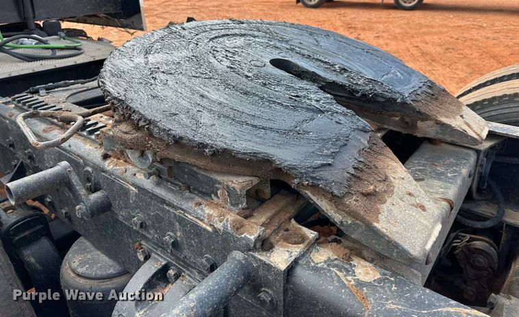 image for item DG4251 2004 Peterbilt 379 semi truck