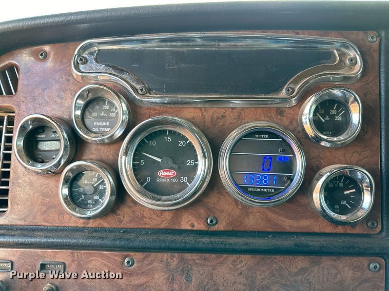 image for item DG4251 2004 Peterbilt 379 semi truck