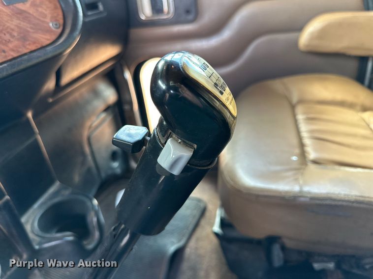 image for item DG4251 2004 Peterbilt 379 semi truck