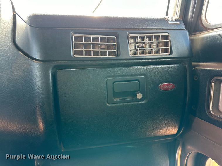 image for item DG4251 2004 Peterbilt 379 semi truck