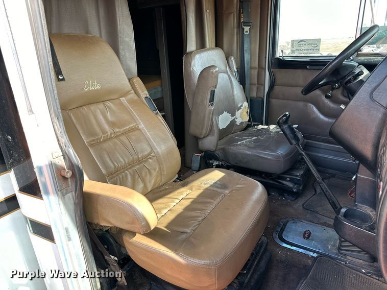 image for item DG4251 2004 Peterbilt 379 semi truck